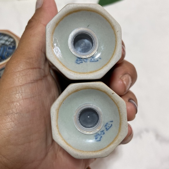 Vintage Chinese Asian Small Teapot And Salt& Pepper Set Red Flowers Roae Floral - Picture 10 of 17